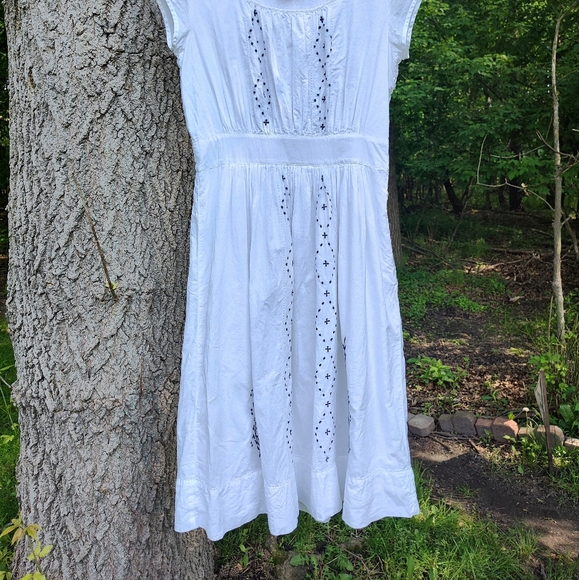 Banana Republic Sz 4 White Cotton Midi Dress Lined Embroidered Lace Side Zip - Picture 2 of 11